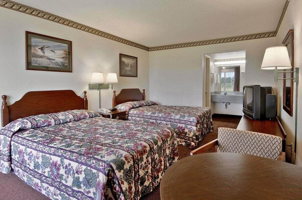 Rodeway Inn Concord Exteriér fotografie